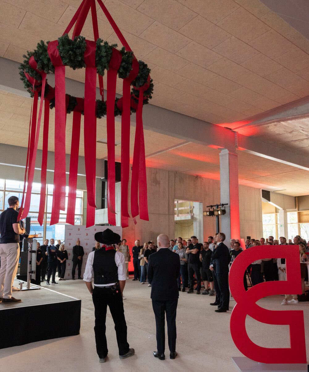 TOPPING OUT CEREMONY BREUNINGER PARK